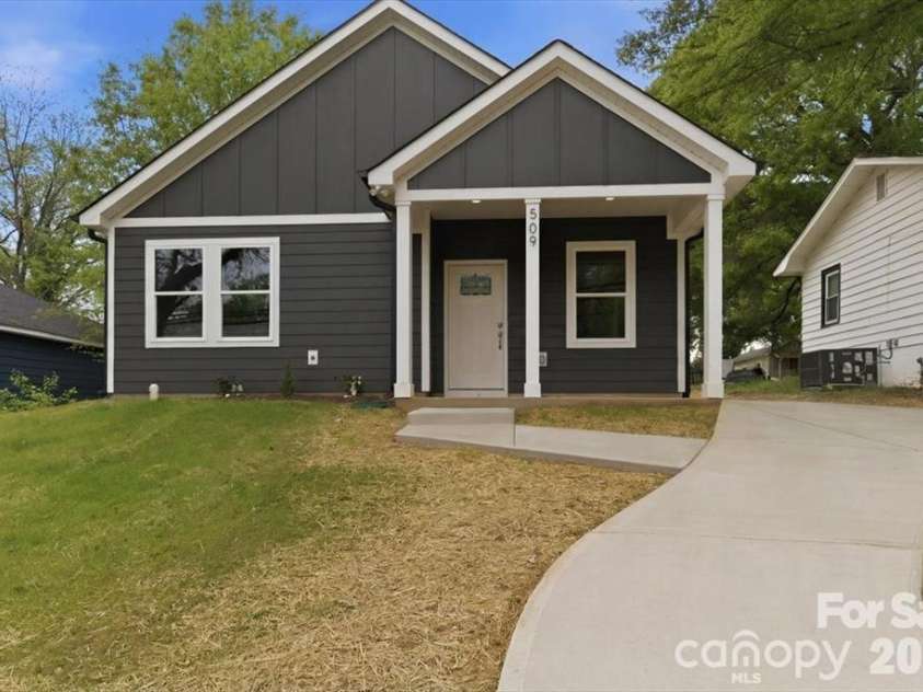 509 Carolina Avenue, Shelby, NC 28150.  MLS# CAR4417929, YatesRealty ID 13365. 