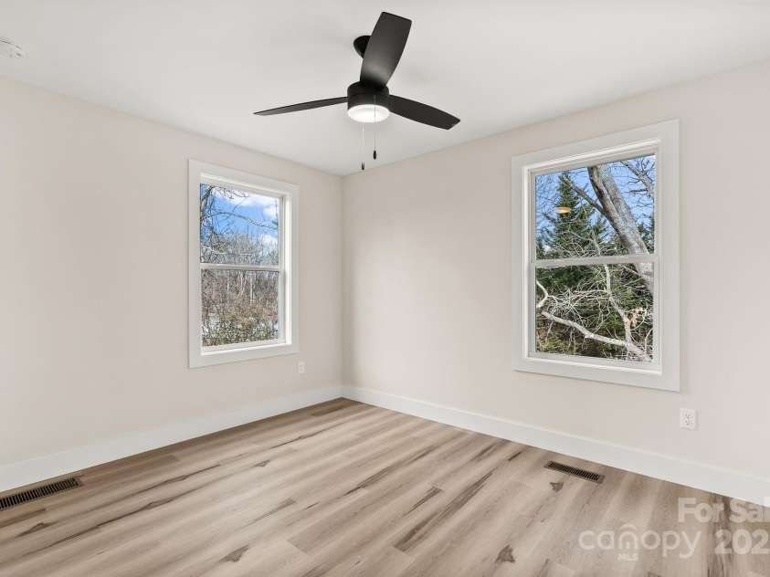 6 Selwyn Place, Asheville, NC 28806.  MLS# CAR4185915, YatesRealty ID 13366. Bedroom 3