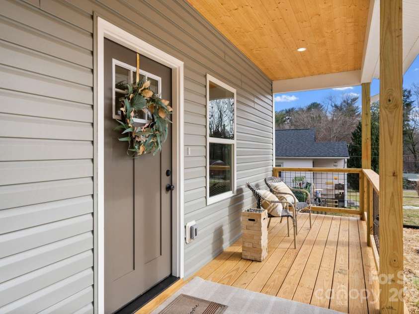 6 Selwyn Place, Asheville, NC 28806.  MLS# CAR4185915, YatesRealty ID 13366. Covered front porch