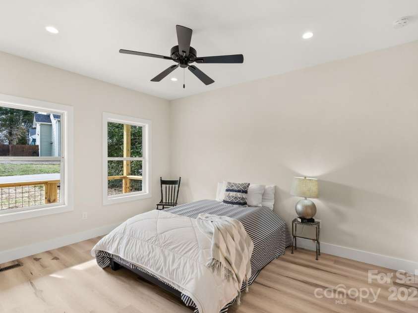 6 Selwyn Place, Asheville, NC 28806.  MLS# CAR4185915, YatesRealty ID 13366. Primary Bedroom on Main