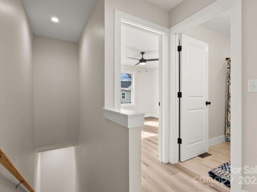 6 Selwyn Place, Asheville, NC 28806.  MLS# CAR4185915, YatesRealty ID 13366. Upper level