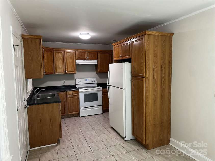 1119 Sanders Street, Rock Hill, SC 29732.  MLS# CAR4255242, YatesRealty ID 13368. KITCHEN