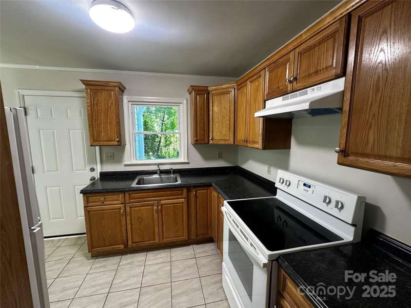 1119 Sanders Street, Rock Hill, SC 29732.  MLS# CAR4255242, YatesRealty ID 13368. KITCHEN
