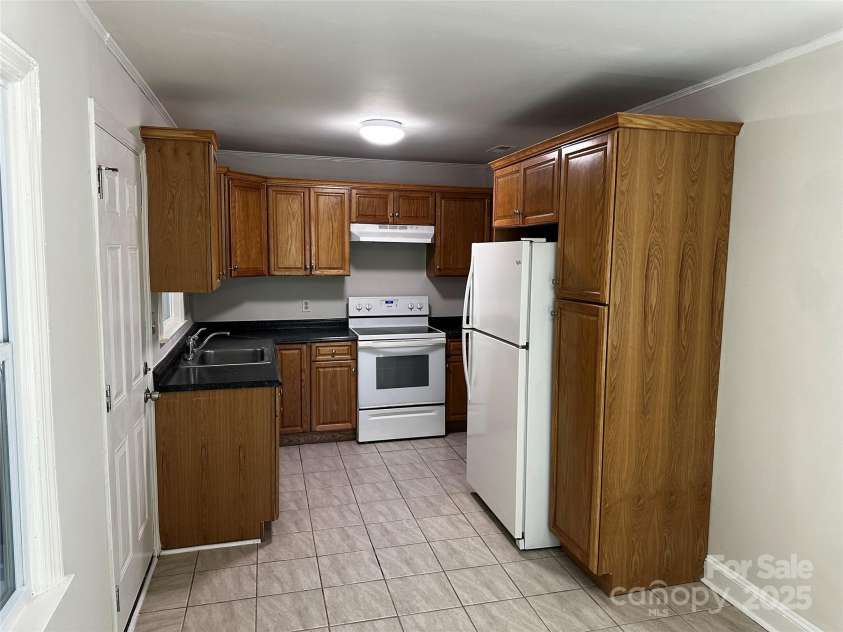 1119 Sanders Street, Rock Hill, SC 29732.  MLS# CAR4255242, YatesRealty ID 13368. KITCHEN