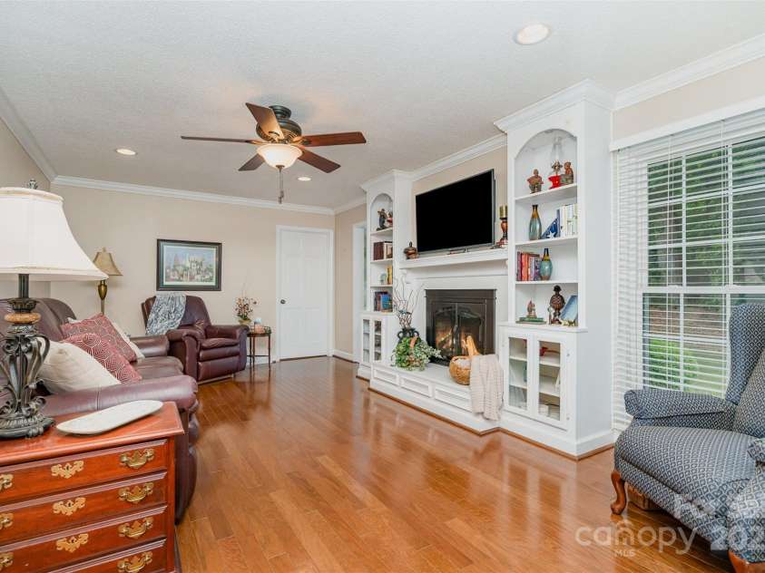 14027 Springwater Drive, Matthews, NC 28105.  MLS# CAR4256903, YatesRealty ID 13369. 