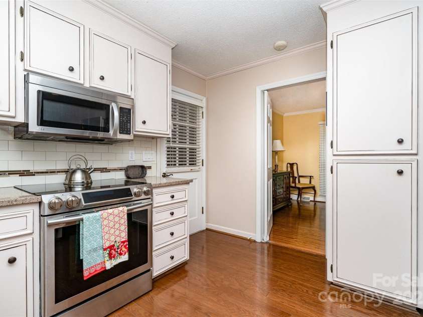 14027 Springwater Drive, Matthews, NC 28105.  MLS# CAR4256903, YatesRealty ID 13369. 