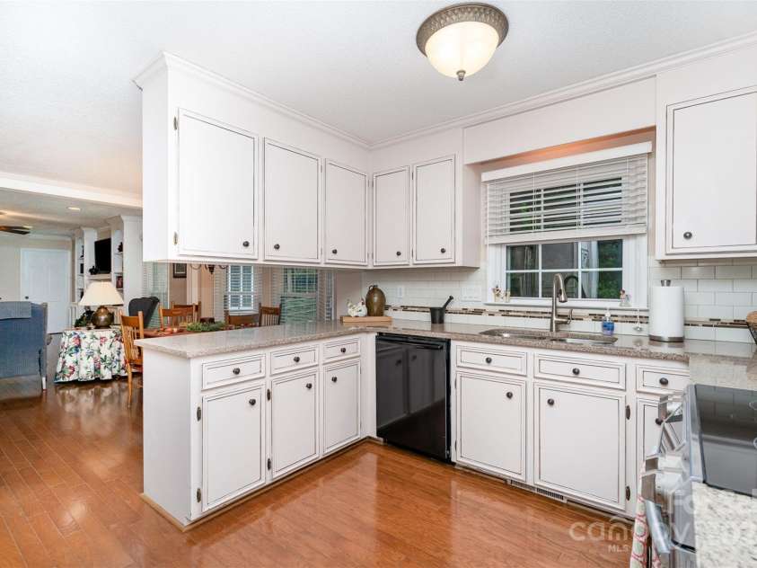 14027 Springwater Drive, Matthews, NC 28105.  MLS# CAR4256903, YatesRealty ID 13369. 