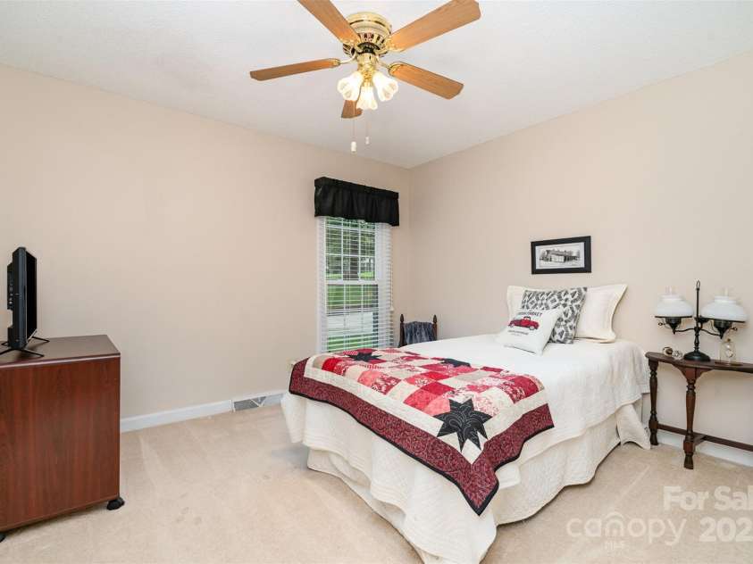 14027 Springwater Drive, Matthews, NC 28105.  MLS# CAR4256903, YatesRealty ID 13369. 