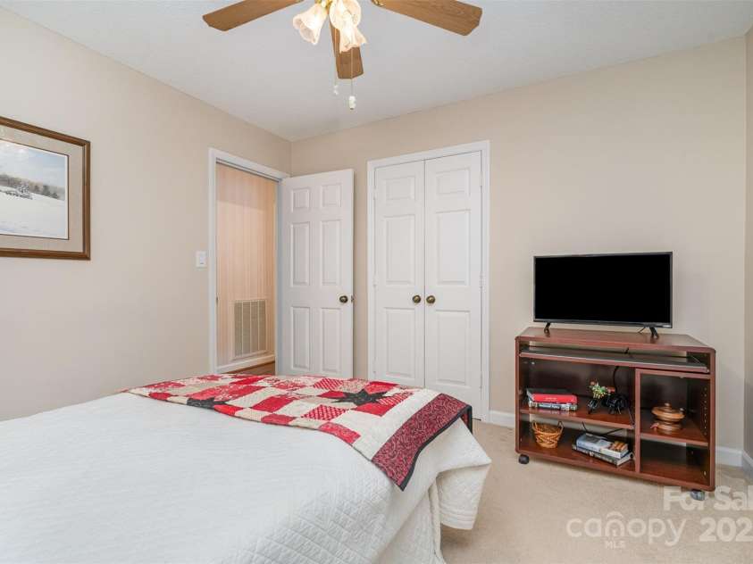 14027 Springwater Drive, Matthews, NC 28105.  MLS# CAR4256903, YatesRealty ID 13369. 