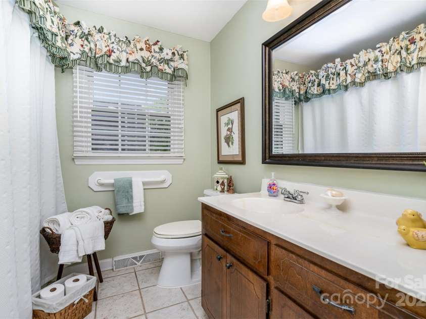 14027 Springwater Drive, Matthews, NC 28105.  MLS# CAR4256903, YatesRealty ID 13369. 