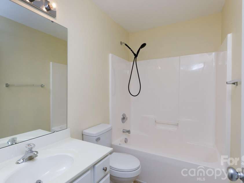 824 Gentlewinds Court, Fort Mill, SC 29708.  MLS# CAR4355817, YatesRealty ID 13369. 