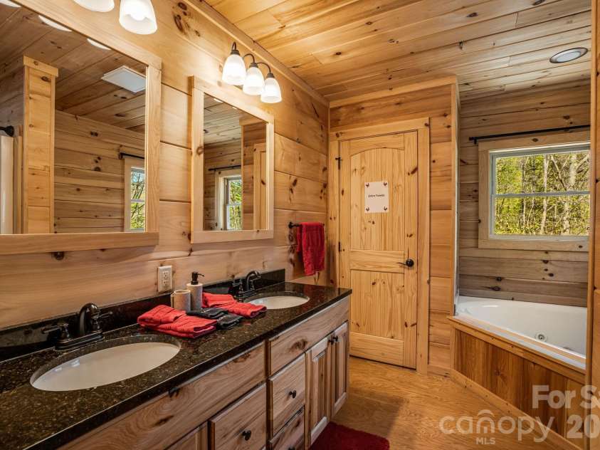 67/69 Flat Top Mountain Road, Fairview, NC 28730.  MLS# CAR4218897, YatesRealty ID 1337. 