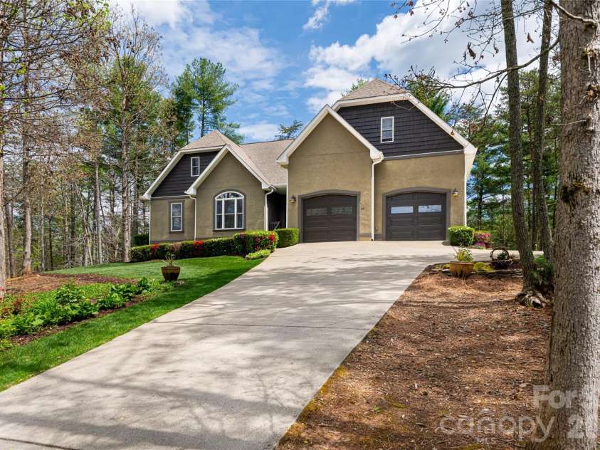 44 Cherry Ridge Lane, Weaverville, NC 28787.  MLS# CAR4369834, YatesRealty ID 13370. 