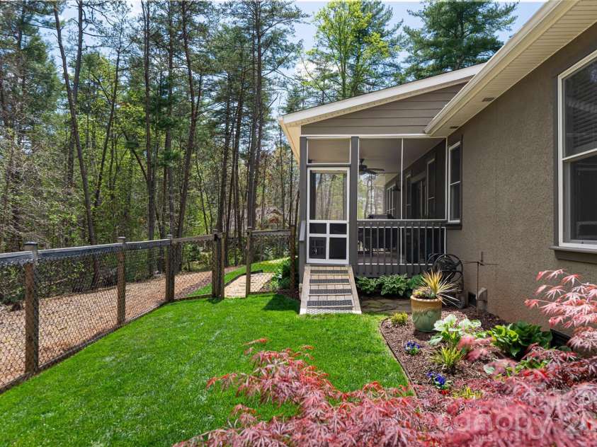 44 Cherry Ridge Lane, Weaverville, NC 28787.  MLS# CAR4369834, YatesRealty ID 13370. 
