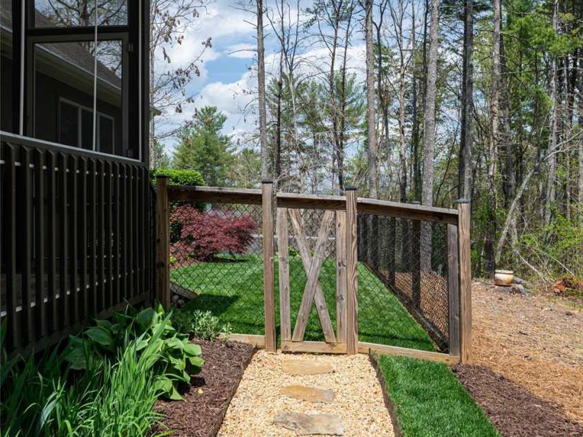 44 Cherry Ridge Lane, Weaverville, NC 28787.  MLS# CAR4369834, YatesRealty ID 13370. 