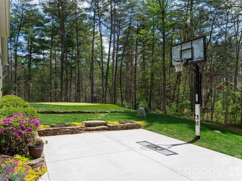 44 Cherry Ridge Lane, Weaverville, NC 28787.  MLS# CAR4369834, YatesRealty ID 13370. 