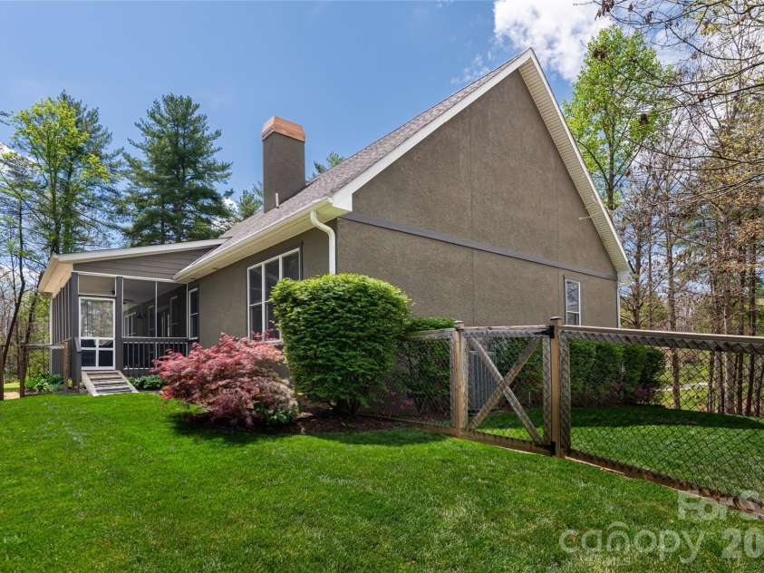 44 Cherry Ridge Lane, Weaverville, NC 28787.  MLS# CAR4369834, YatesRealty ID 13370. 