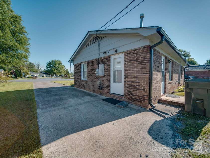 1108 Pearson Drive, Rock Hill, SC 29730.  MLS# CAR4240875, YatesRealty ID 13372. 