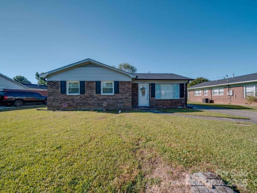1108 Pearson Drive, Rock Hill, SC 29730.  MLS# CAR4240875, YatesRealty ID 13372. 