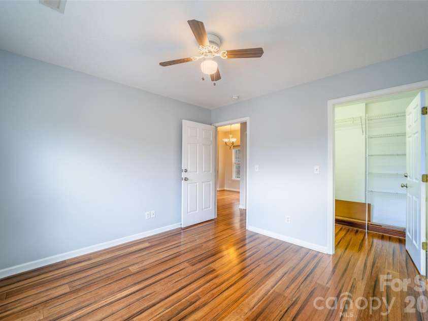 10 Northbrook Place, Asheville, NC 28804.  MLS# CAR4360725, YatesRealty ID 13373. 