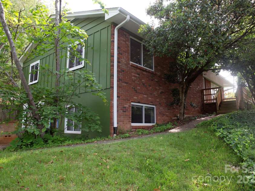 3 Quail Cove Road, Asheville, NC 28804.  MLS# CAR4238049, YatesRealty ID 13373. 