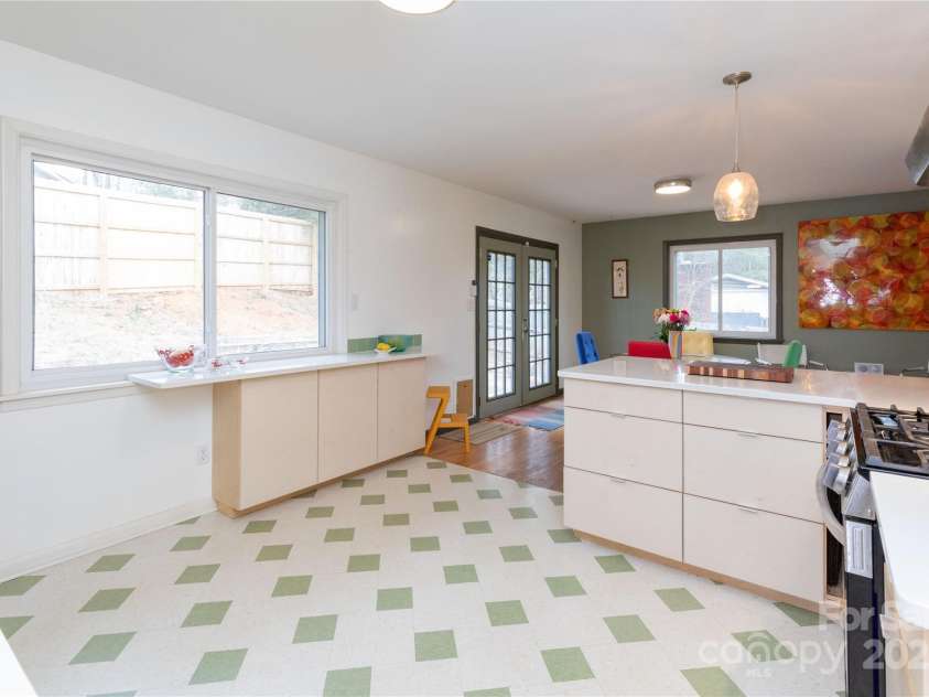 3 Quail Cove Road, Asheville, NC 28804.  MLS# CAR4238049, YatesRealty ID 13373. 