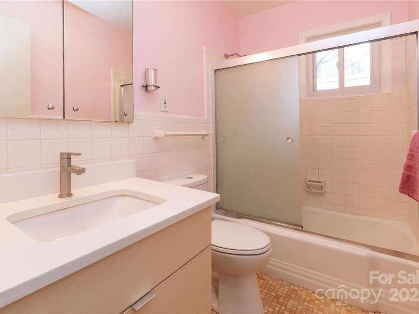 3 Quail Cove Road, Asheville, NC 28804.  MLS# CAR4238049, YatesRealty ID 13373. 