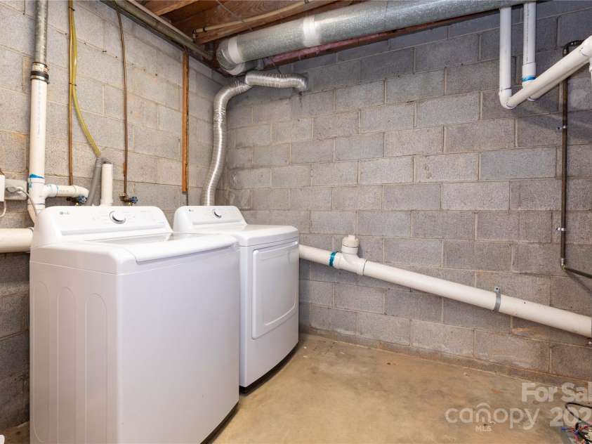 3 Quail Cove Road, Asheville, NC 28804.  MLS# CAR4238049, YatesRealty ID 13373. 