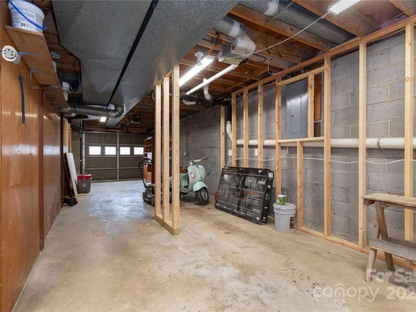 3 Quail Cove Road, Asheville, NC 28804.  MLS# CAR4238049, YatesRealty ID 13373. 