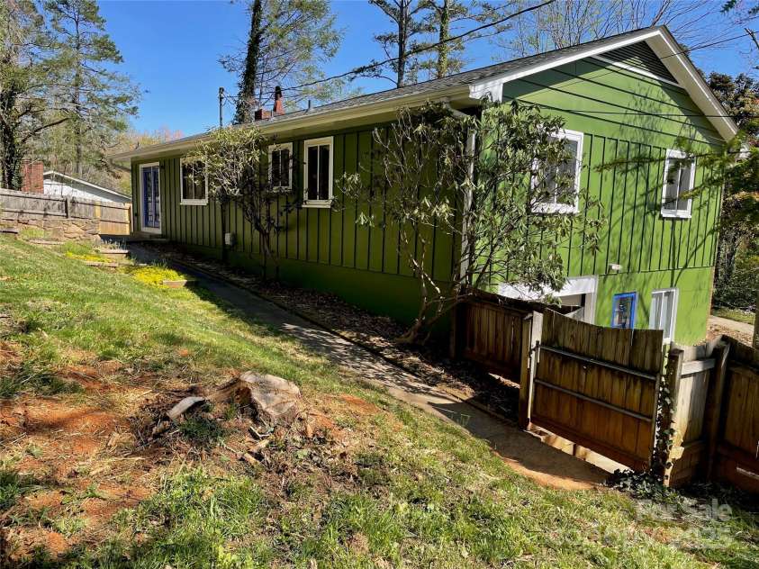 3 Quail Cove Road, Asheville, NC 28804.  MLS# CAR4238049, YatesRealty ID 13373. 