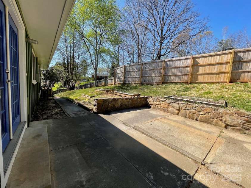 3 Quail Cove Road, Asheville, NC 28804.  MLS# CAR4238049, YatesRealty ID 13373. 