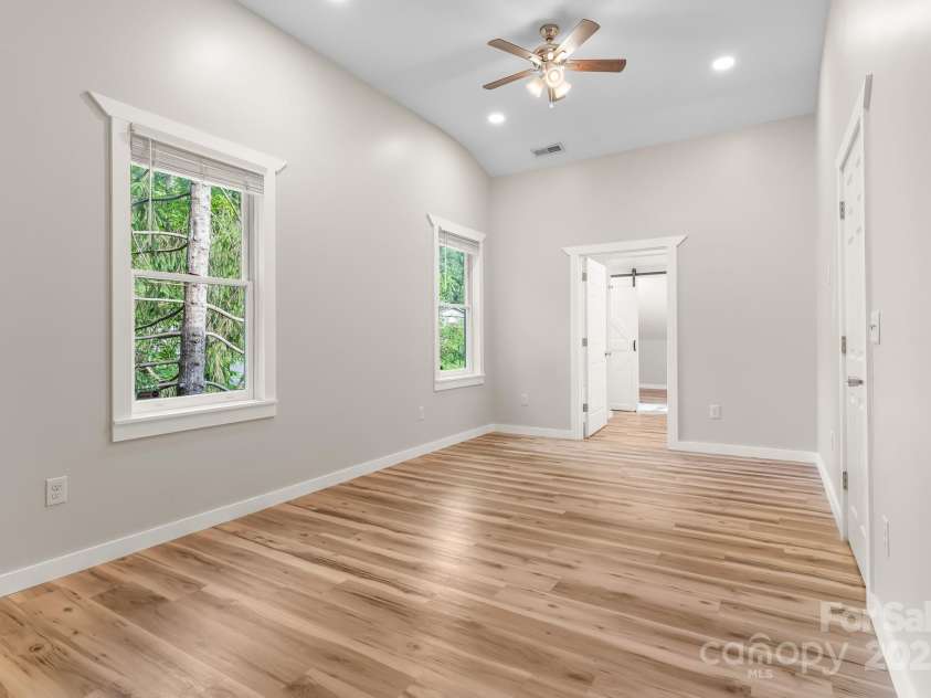217 Royal Pines Drive, Arden, NC 28704.  MLS# CAR4257398, YatesRealty ID 13374. Large primary bedroom