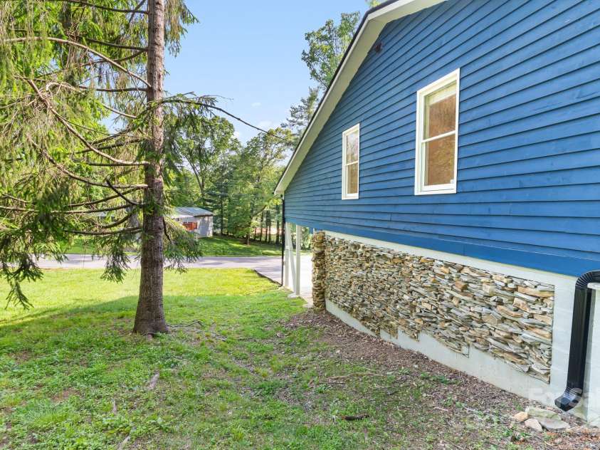 217 Royal Pines Drive, Arden, NC 28704.  MLS# CAR4257398, YatesRealty ID 13374. Right side of home enhanced with stonework