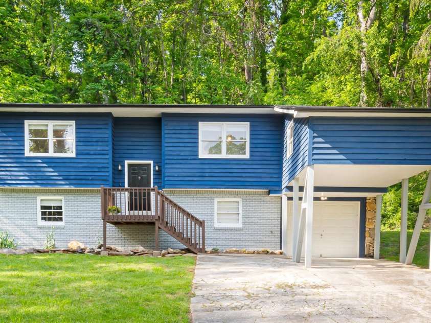 217 Royal Pines Drive, Arden, NC 28704.  MLS# CAR4257398, YatesRealty ID 13374. Welcome to 217 Royal Pines Drive!