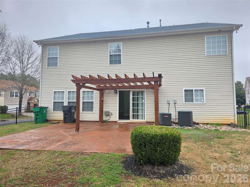 9525 Durness Drive, Charlotte, NC 28278.  MLS# CAR4352635, YatesRealty ID 13376. 