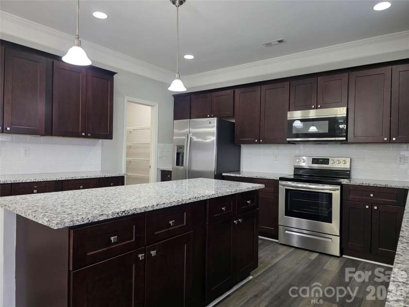 9525 Durness Drive, Charlotte, NC 28278.  MLS# CAR4352635, YatesRealty ID 13376. 