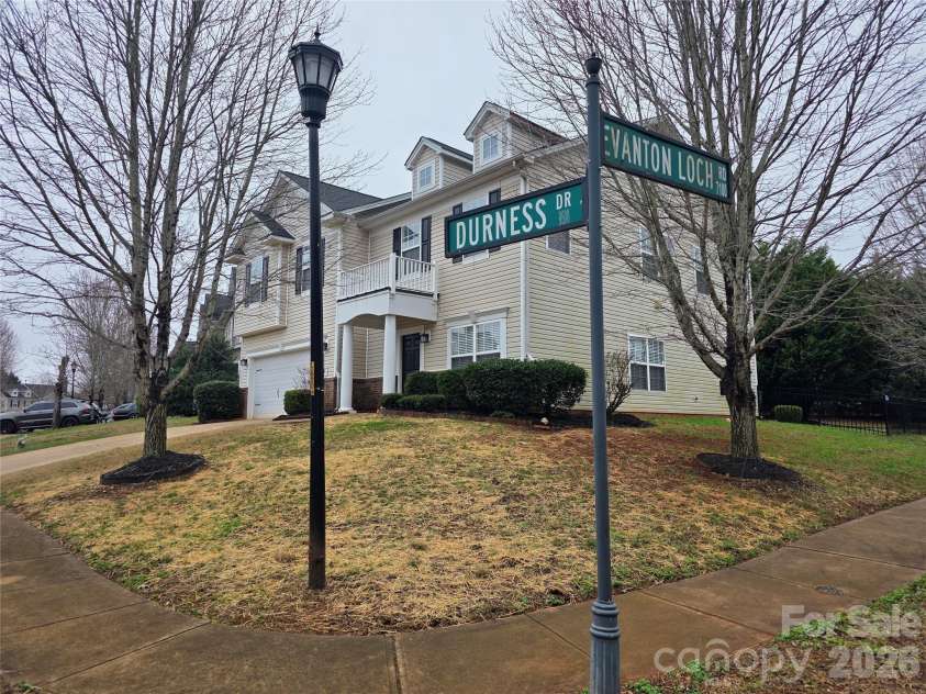 9525 Durness Drive, Charlotte, NC 28278.  MLS# CAR4352635, YatesRealty ID 13376. 