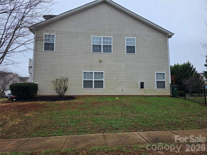 9525 Durness Drive, Charlotte, NC 28278.  MLS# CAR4352635, YatesRealty ID 13376. 