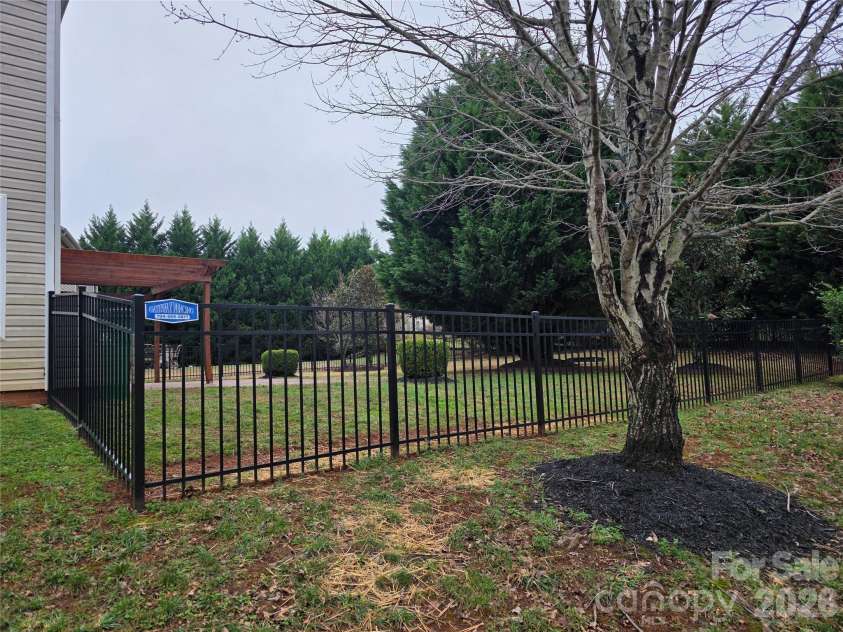 9525 Durness Drive, Charlotte, NC 28278.  MLS# CAR4352635, YatesRealty ID 13376. 