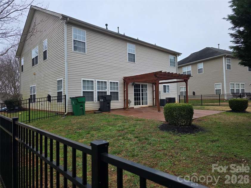 9525 Durness Drive, Charlotte, NC 28278.  MLS# CAR4352635, YatesRealty ID 13376. 