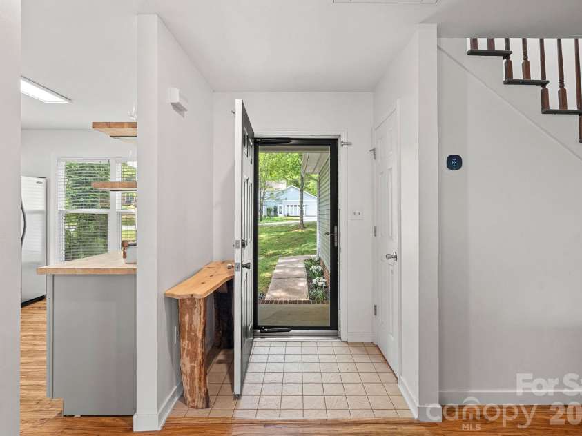 10203 Rockwood Road, Charlotte, NC 28215.  MLS# CAR4367546, YatesRealty ID 13377. 