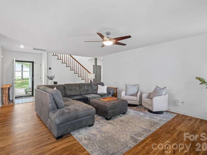 10203 Rockwood Road, Charlotte, NC 28215.  MLS# CAR4367546, YatesRealty ID 13377. 