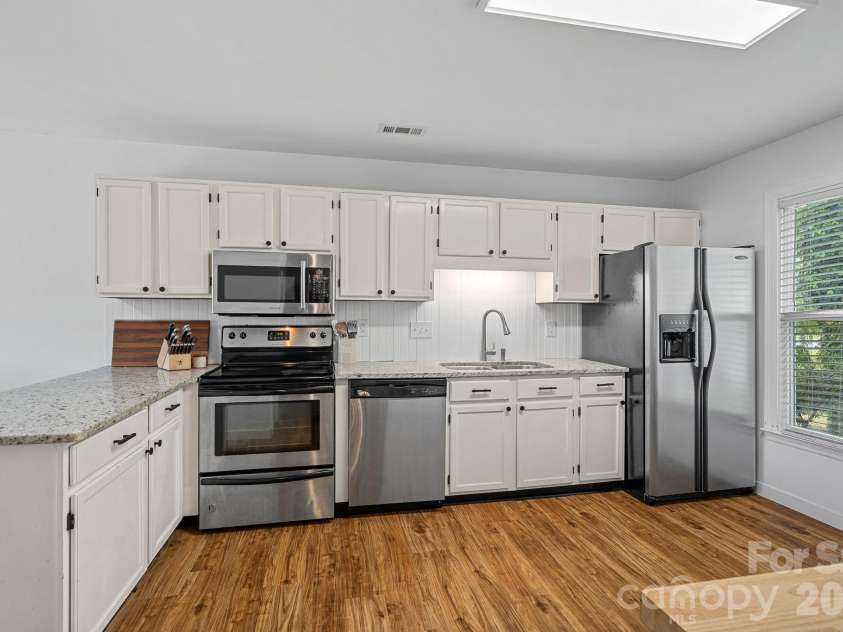 10203 Rockwood Road, Charlotte, NC 28215.  MLS# CAR4367546, YatesRealty ID 13377. 