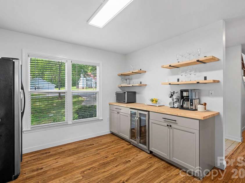 10203 Rockwood Road, Charlotte, NC 28215.  MLS# CAR4367546, YatesRealty ID 13377. 