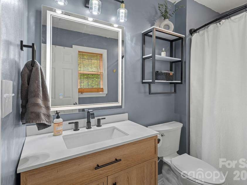 10203 Rockwood Road, Charlotte, NC 28215.  MLS# CAR4367546, YatesRealty ID 13377. 