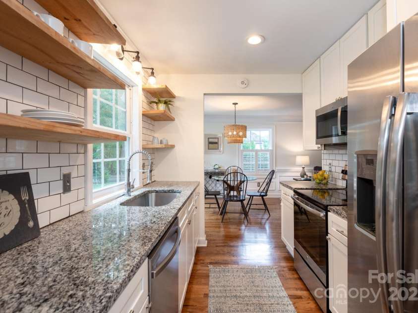 4601 Crooked Oak Lane, Charlotte, NC 28226.  MLS# CAR4286833, YatesRealty ID 13378. 