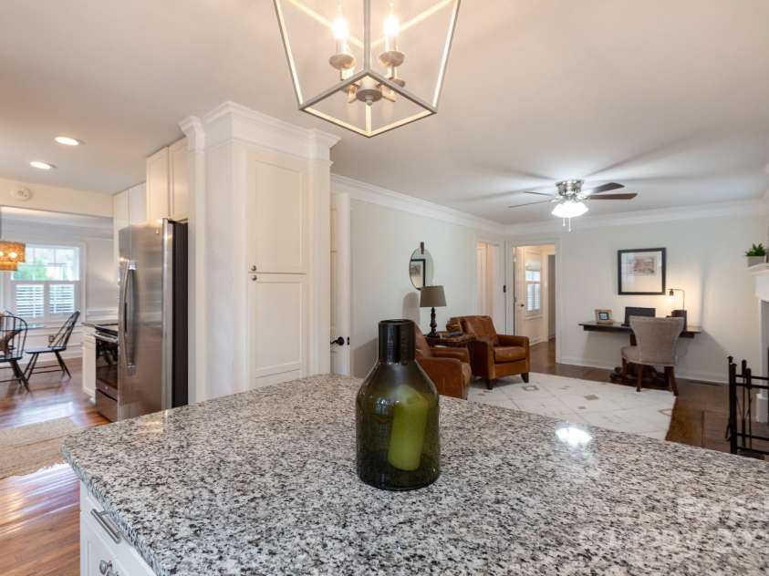 4601 Crooked Oak Lane, Charlotte, NC 28226.  MLS# CAR4286833, YatesRealty ID 13378. 