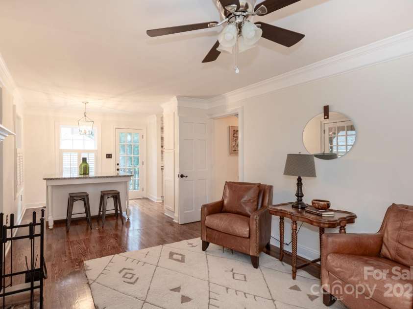 4601 Crooked Oak Lane, Charlotte, NC 28226.  MLS# CAR4286833, YatesRealty ID 13378. 
