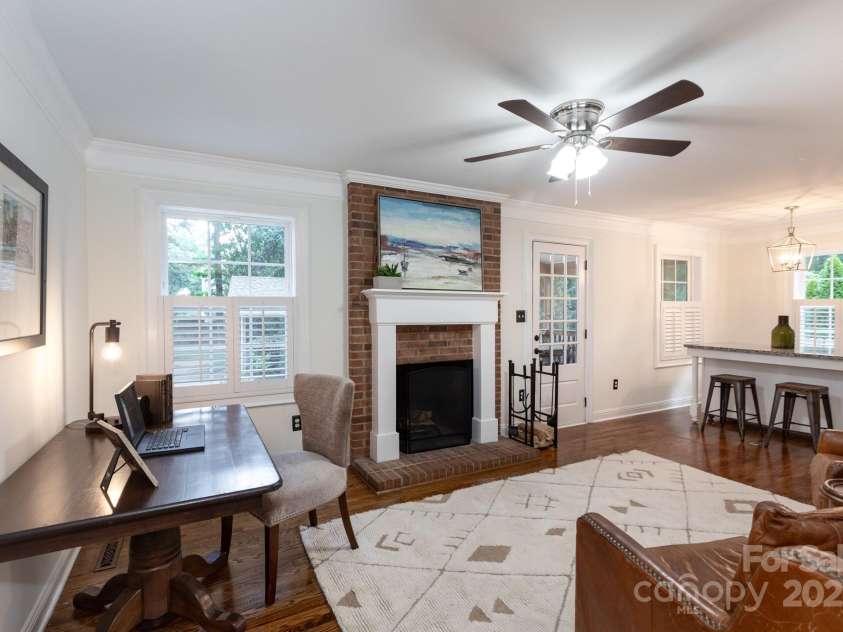 4601 Crooked Oak Lane, Charlotte, NC 28226.  MLS# CAR4286833, YatesRealty ID 13378. 