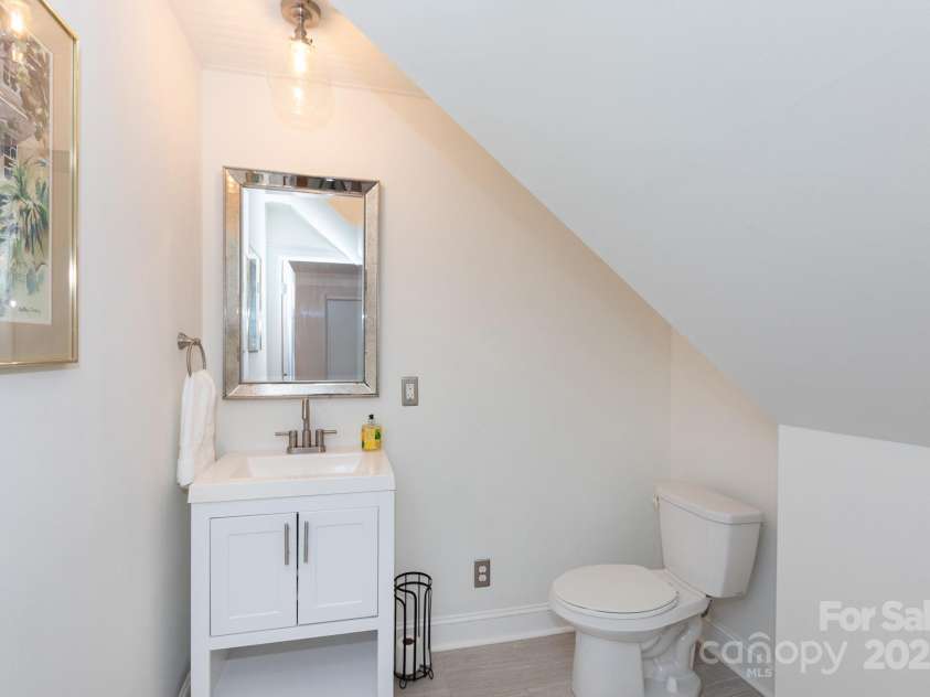 4601 Crooked Oak Lane, Charlotte, NC 28226.  MLS# CAR4286833, YatesRealty ID 13378. 